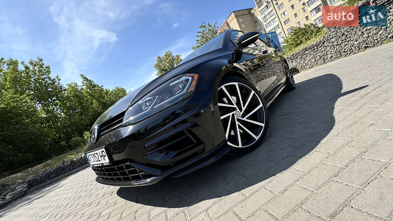 Хетчбек Volkswagen Golf R 2017 в Івано-Франківську