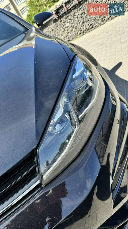 Хетчбек Volkswagen Golf R 2017 в Івано-Франківську
