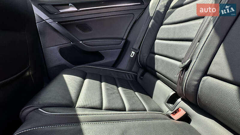 Хетчбек Volkswagen Golf R 2017 в Івано-Франківську