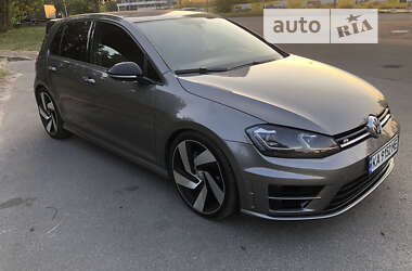 Хэтчбек Volkswagen Golf R 2015 в Киеве