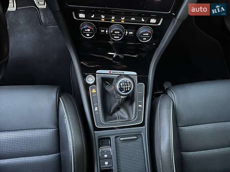 Хэтчбек Volkswagen Golf R 2018 в Ивано-Франковске