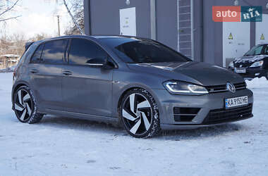 Хэтчбек Volkswagen Golf R 2015 в Киеве