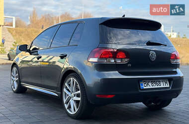 Хетчбек Volkswagen Golf R 2012 в 