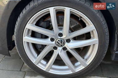 Хетчбек Volkswagen Golf R 2012 в 