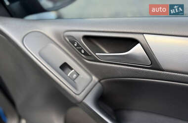 Хетчбек Volkswagen Golf R 2012 в 