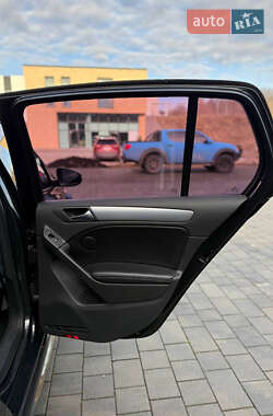 Хетчбек Volkswagen Golf R 2012 в 