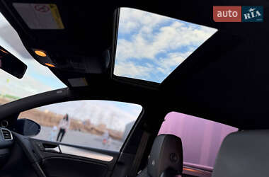 Хетчбек Volkswagen Golf R 2012 в 