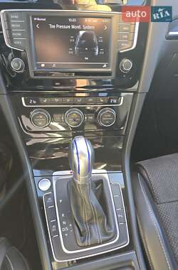 Хэтчбек Volkswagen Golf R 2016 в 