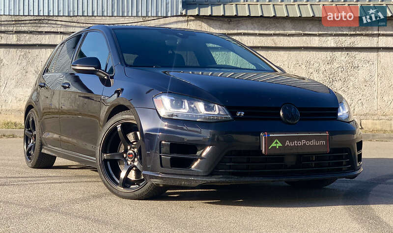 Хэтчбек Volkswagen Golf R 2017 в 