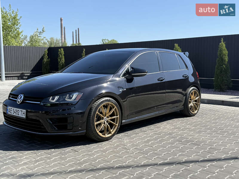 Хетчбек Volkswagen Golf R 2016 в 