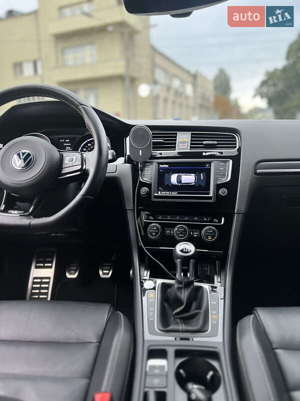 Хетчбек Volkswagen Golf R 2017 в Києві