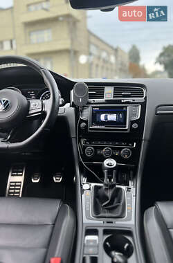 Хетчбек Volkswagen Golf R 2017 в  фото 20 Хетчбек Volkswagen Golf R 2017 в
