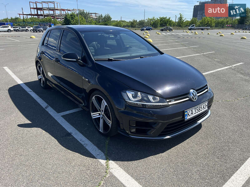 Хетчбек Volkswagen Golf R 2015 в 