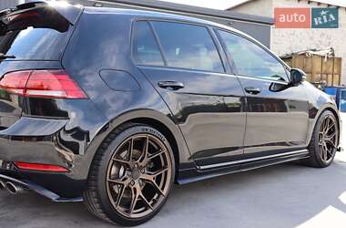 Хэтчбек Volkswagen Golf R 2018 в Киеве