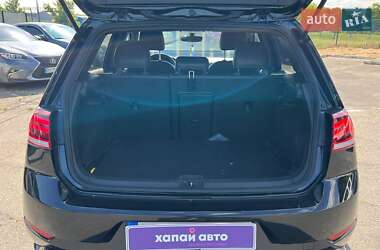 Хэтчбек Volkswagen Golf R 2018 в 