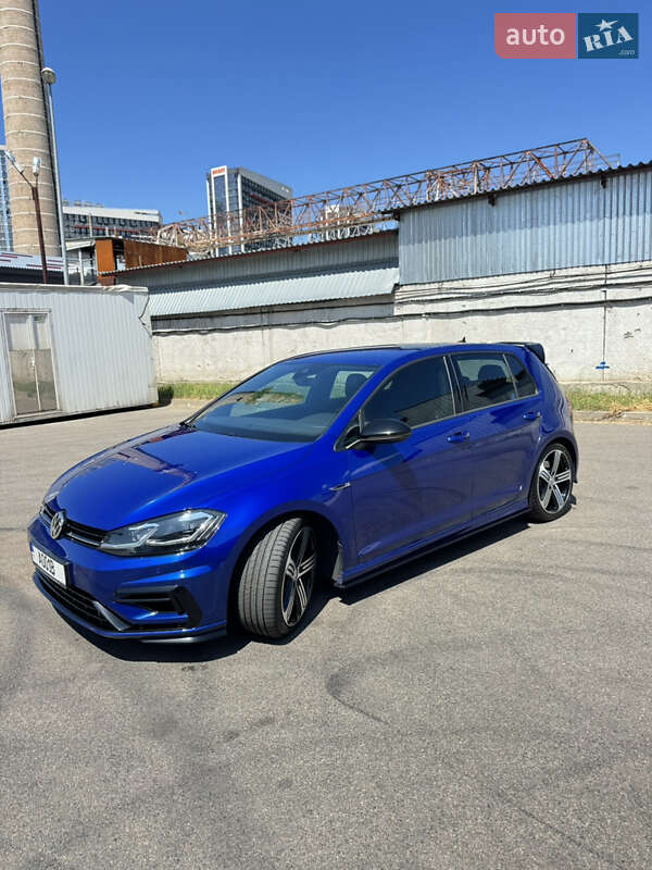 Хэтчбек Volkswagen Golf R 2016 в Киеве