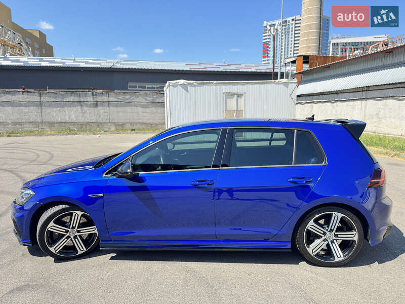 Хэтчбек Volkswagen Golf R 2016 в Киеве