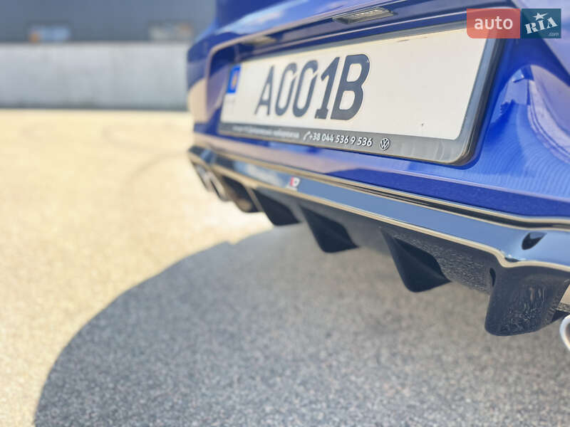 Хэтчбек Volkswagen Golf R 2016 в Киеве