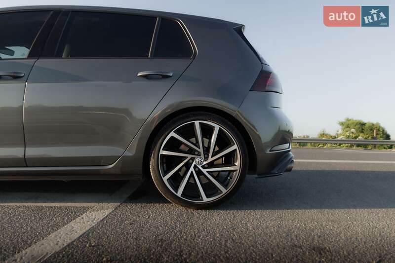 Хэтчбек Volkswagen Golf R 2017 в Хмельницком
