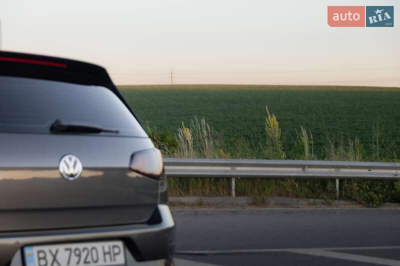 Хэтчбек Volkswagen Golf R 2017 в Хмельницком