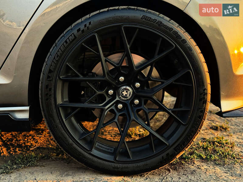 Хетчбек Volkswagen Golf R 2015 в Києві