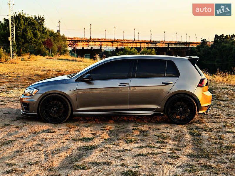 Хетчбек Volkswagen Golf R 2015 в Києві