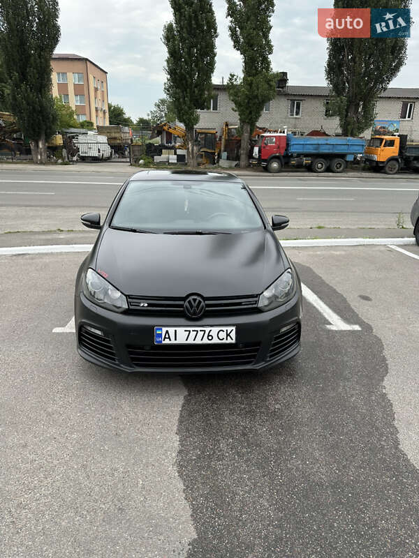 Хэтчбек Volkswagen Golf R 2011 в Вышгороде
