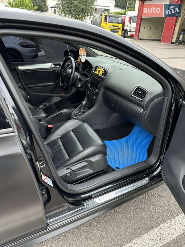 Хэтчбек Volkswagen Golf R 2011 в Вышгороде