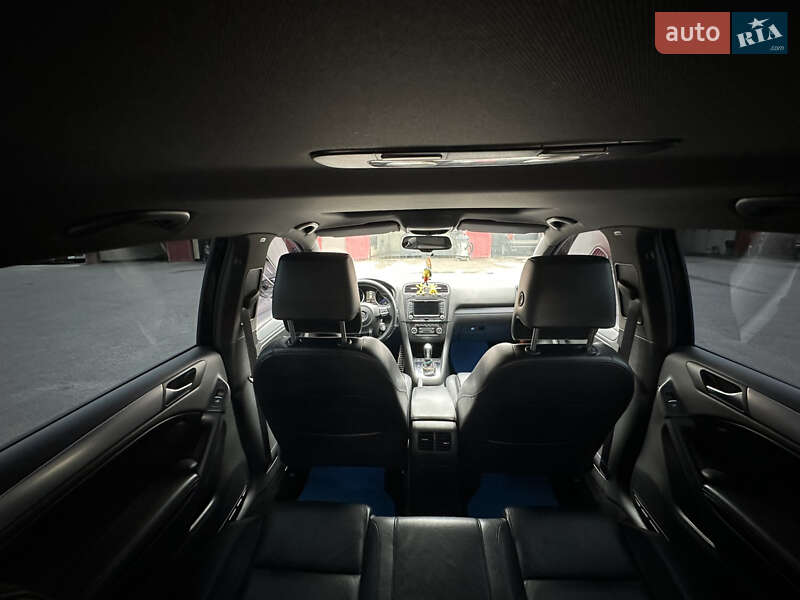 Хэтчбек Volkswagen Golf R 2011 в Вышгороде