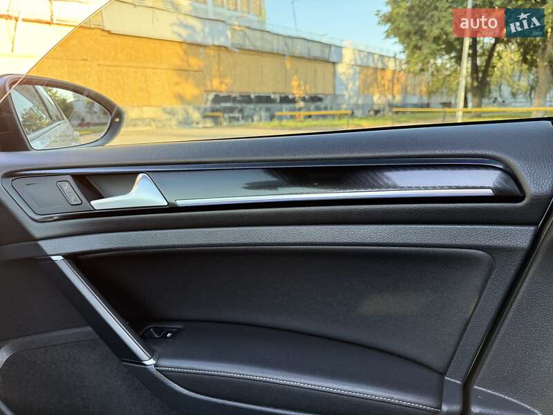 Хэтчбек Volkswagen Golf R 2018 в Харькове