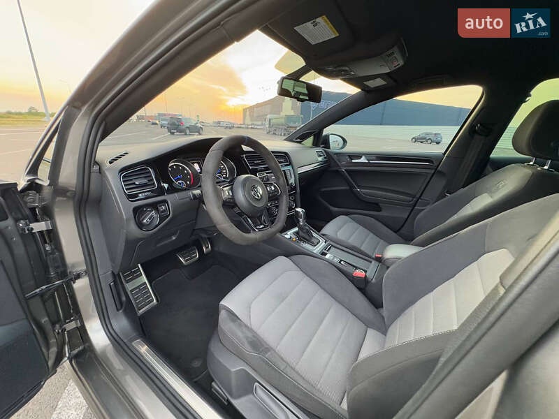 Хетчбек Volkswagen Golf R 2015 в Львові