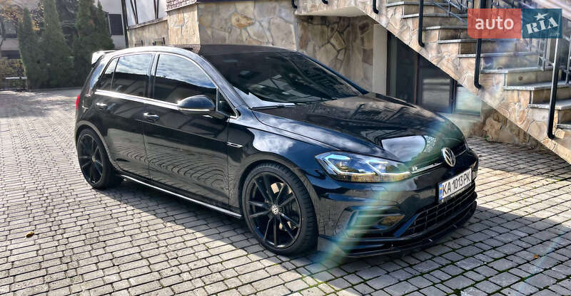 Хэтчбек Volkswagen Golf R 2019 в 