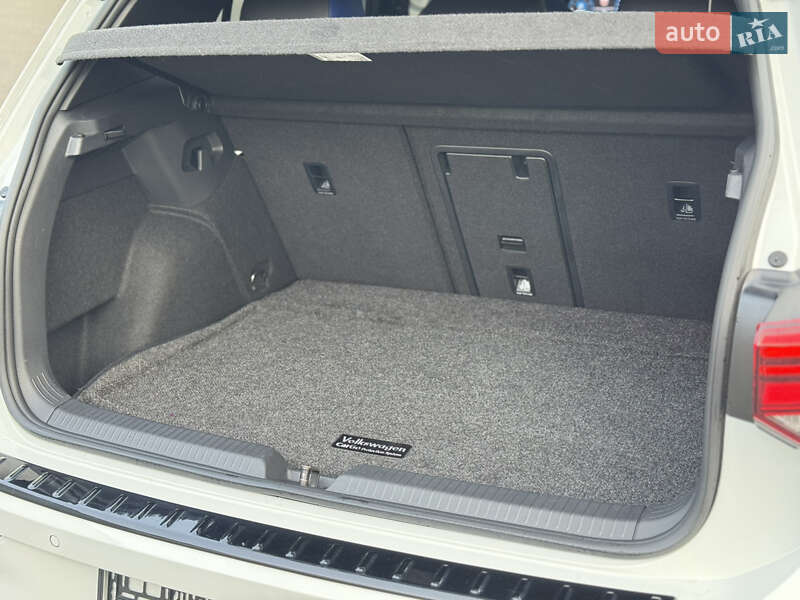 Хетчбек Volkswagen Golf R 2023 в Києві