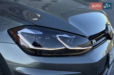 Хэтчбек Volkswagen Golf R 2017 в 