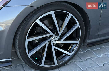 Хэтчбек Volkswagen Golf R 2017 в 