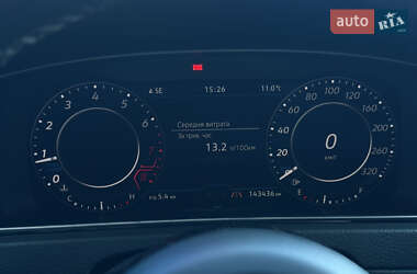 Хэтчбек Volkswagen Golf R 2017 в 