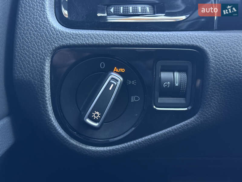 Хэтчбек Volkswagen Golf R 2017 в Хмельницком фото 84 Хэтчбек Volkswagen Golf R 2017 в Хмельницком