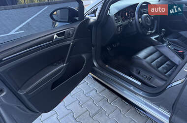 Хэтчбек Volkswagen Golf R 2017 в 