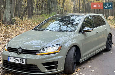 Хетчбек Volkswagen Golf R 2017 в  фото 3 Хетчбек Volkswagen Golf R 2017 в