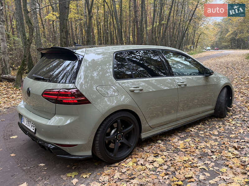 Хетчбек Volkswagen Golf R 2017 в Києві