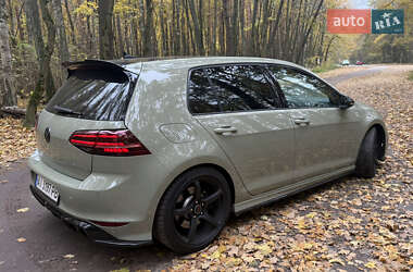 Хетчбек Volkswagen Golf R 2017 в  фото 6 Хетчбек Volkswagen Golf R 2017 в