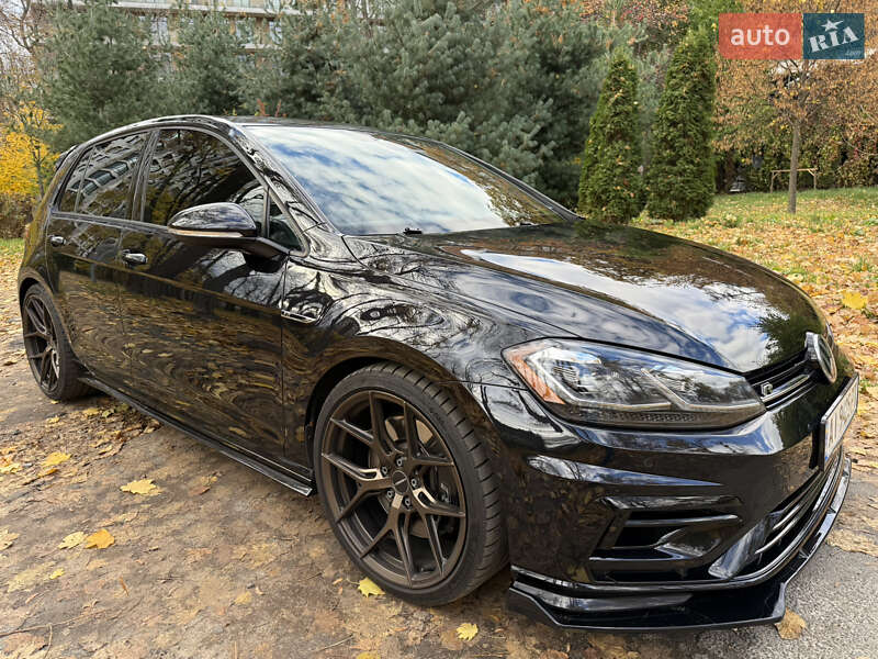 Хэтчбек Volkswagen Golf R 2018 в Киеве