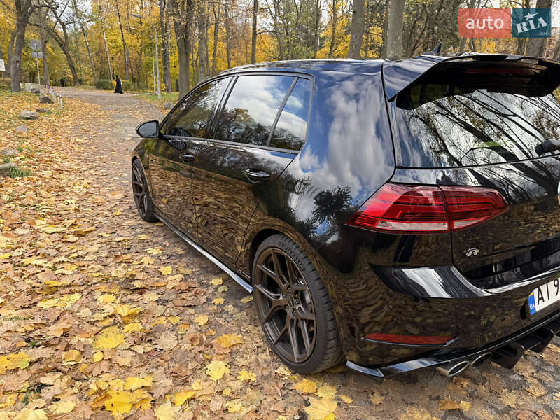 Хэтчбек Volkswagen Golf R 2018 в Киеве