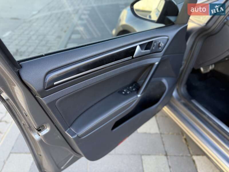 Хэтчбек Volkswagen Golf R 2015 в Стрые фото 12 Хэтчбек Volkswagen Golf R 2015 в Стрые