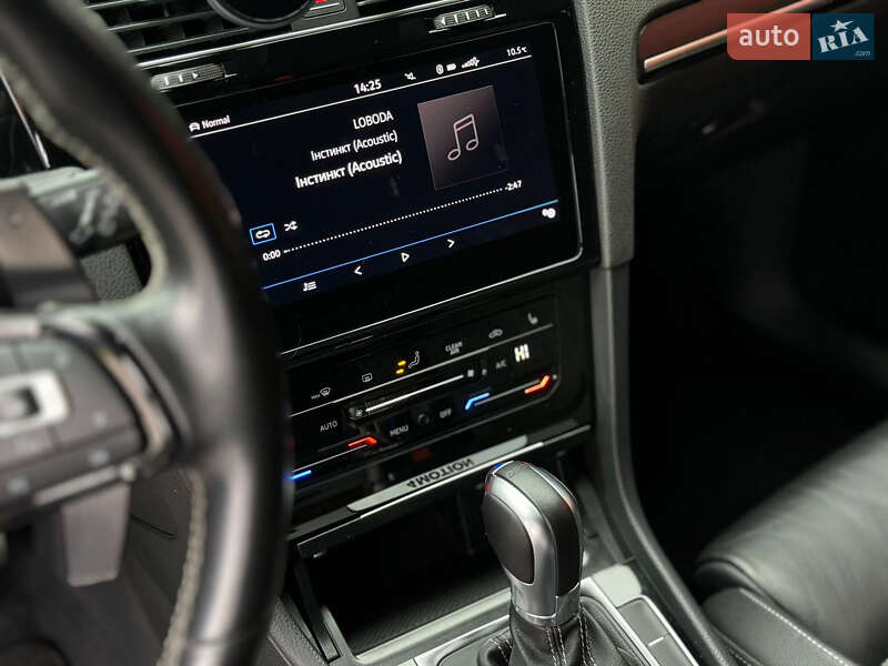 Хэтчбек Volkswagen Golf R 2014 в Киеве фото 80 Хэтчбек Volkswagen Golf R 2014 в Киеве