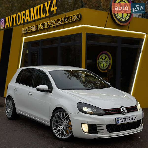 Хэтчбек Volkswagen Golf R 2010 в Киеве