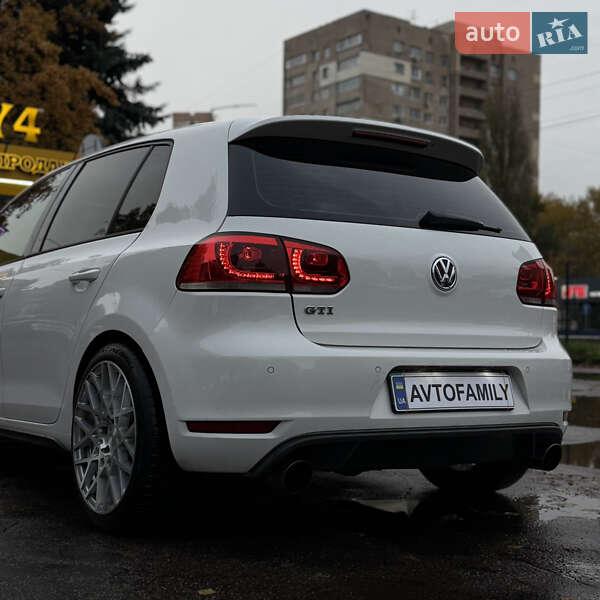 Хэтчбек Volkswagen Golf R 2010 в Киеве