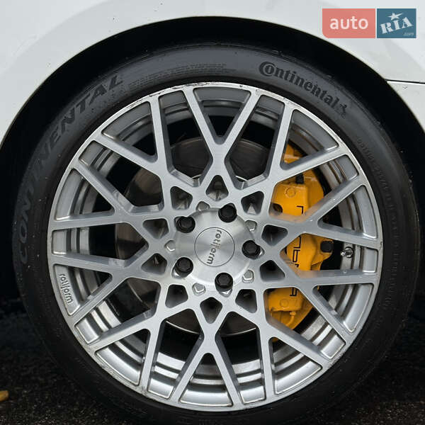 Хэтчбек Volkswagen Golf R 2010 в Киеве