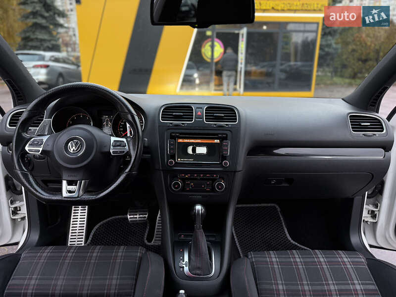 Хэтчбек Volkswagen Golf R 2010 в Киеве