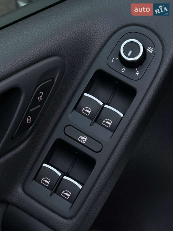 Хэтчбек Volkswagen Golf R 2010 в Киеве